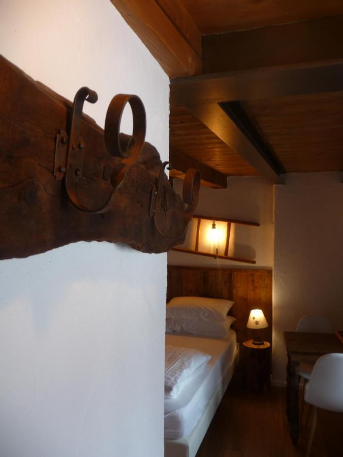 Beb Luca76 Bed & Breakfast Avise Exterior photo