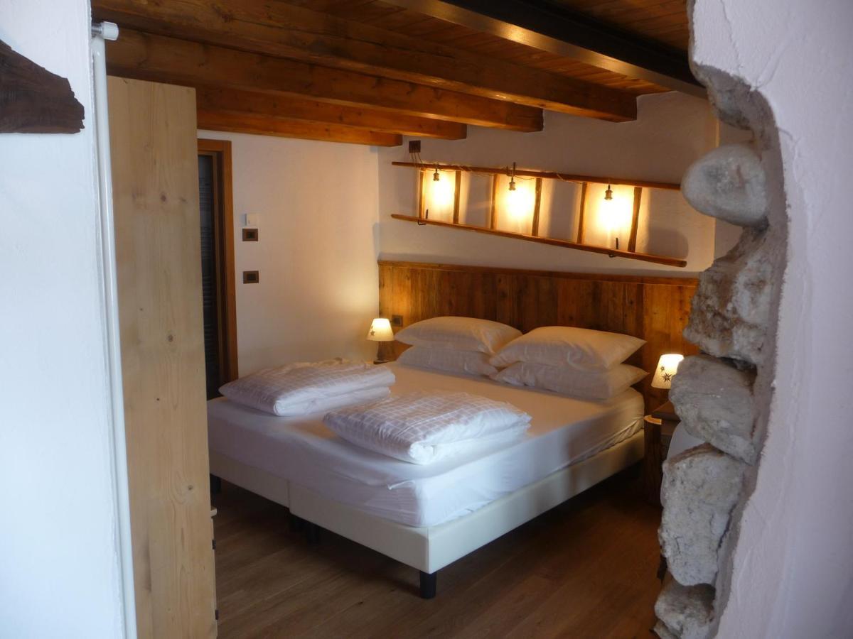Beb Luca76 Bed & Breakfast Avise Exterior photo