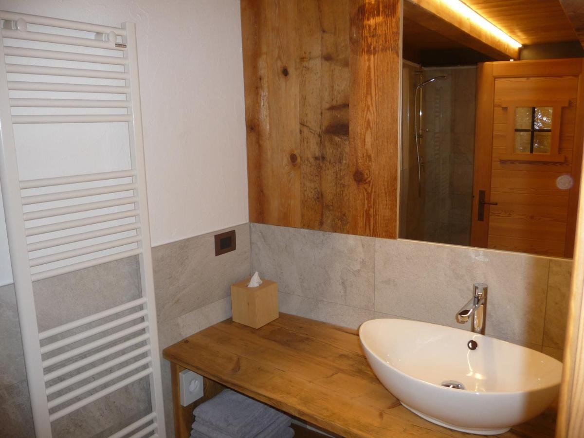 Beb Luca76 Bed & Breakfast Avise Exterior photo